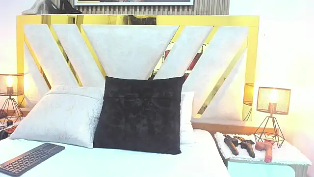 Snapshot of Slut_Milf_ chatting on 11/15/25, 09:17 Slut Milf online show from 11/15/25, 09:17