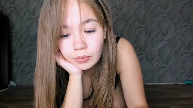 Snapshot of Sara_Kox chatting on 10/02/25, 02:02 Sara Kox online show from 10/02/25, 02:02