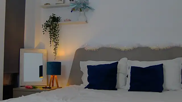 Jo-Lawrence online show from 12/14/24, 02:56