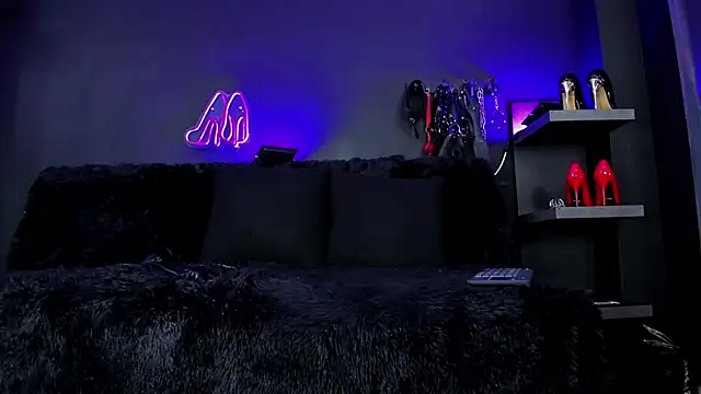 Snapshot of DelaneyStone chatting on 11/04/25, 12:21 DelaneyStone online show from 11/04/25, 12:21