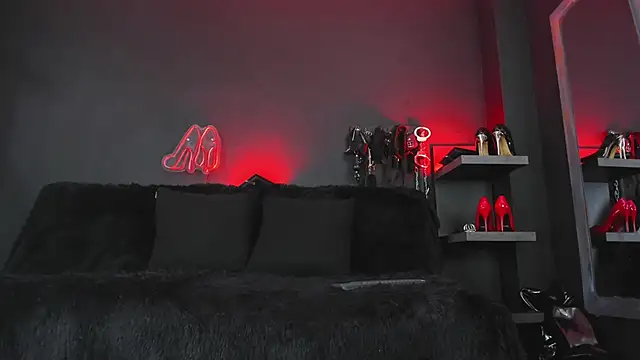 Snapshot of DelaneyStone chatting on 12/02/25, 08:04 DelaneyStone online show from 12/02/25, 08:04