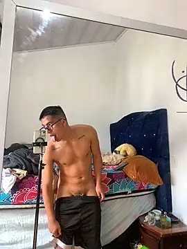 roguer darkk online show from 02/19/25, 03:49