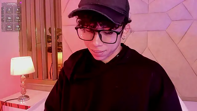 AkazaBoy  online show from 05/18/26, 05:35