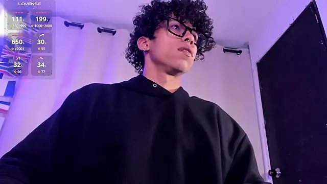 AkazaBoy  online show from 06/12/26, 08:30