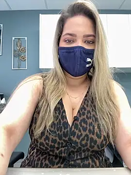 Snapshot of famous_indian_girl chatting on 10/03/25, 05:32 famous indian girl online show from 10/03/25, 05:32