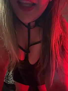 Snapshot of famous_indian_girl chatting on 10/14/25, 03:18 famous indian girl online show from 10/14/25, 03:18