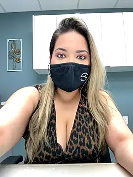 Snapshot of famous_indian_girl chatting on 10/31/25, 05:25 famous indian girl online show from 10/31/25, 05:25