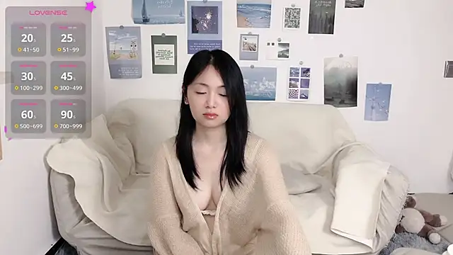 Snapshot of LiLiYbaby chatting on 01/03/25, 05:42 LiLiYbaby online show from 01/03/25, 05:42