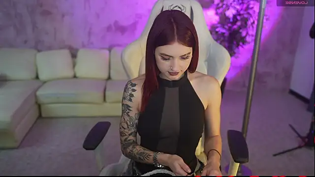 Magnetic Mia  online show from 12/03/25, 03:47