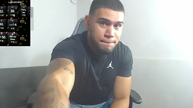 Snapshot of Aaron_Hunter_ chatting on 09/21/25, 10:39 Aaron Hunter online show from 09/21/25, 10:39