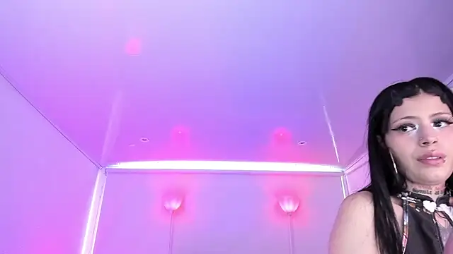 Snapshot of AuroraDiaz chatting on 11/12/25, 07:35 AuroraDiaz online show from 11/12/25, 07:35