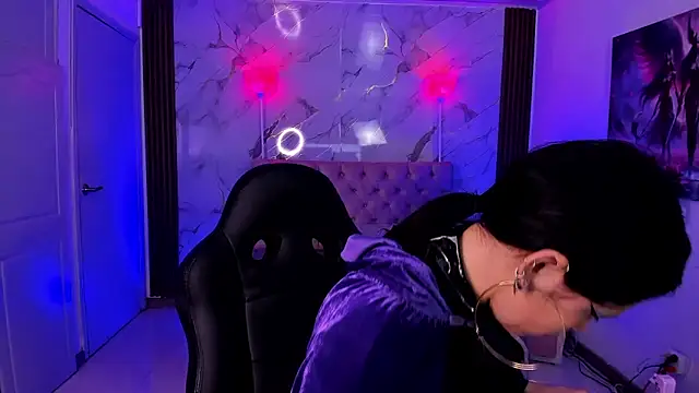 Snapshot of AuroraDiaz chatting on 11/21/25, 08:07 AuroraDiaz online show from 11/21/25, 08:07