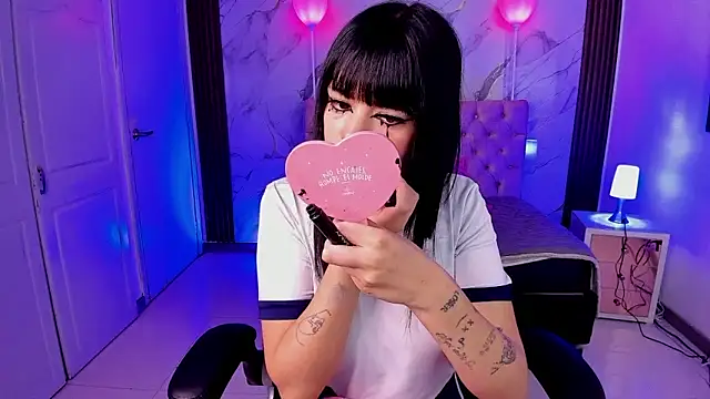 Snapshot of AuroraDiaz chatting on 12/05/25, 07:21 AuroraDiaz online show from 12/05/25, 07:21