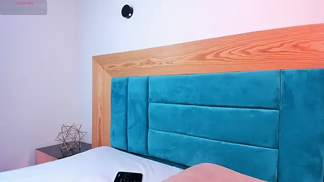 Snapshot of AssQueen18 chatting on 10/16/25, 11:44 AssQueen18 online show from 10/16/25, 11:44