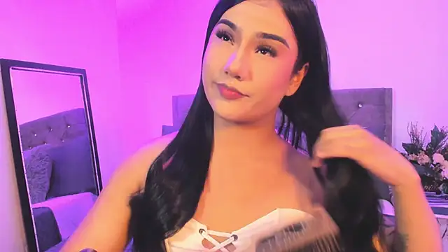 Snapshot of AssQueen18 chatting on 10/27/25, 01:53 AssQueen18 online show from 10/27/25, 01:53