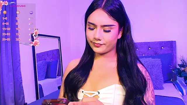 Snapshot of AssQueen18 chatting on 10/28/25, 11:47 AssQueen18 online show from 10/28/25, 11:47