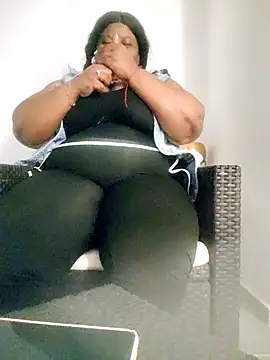 Snapshot of Leidy_quin chatting on 12/15/25, 01:21 Leidy quin online show from 12/15/25, 01:21