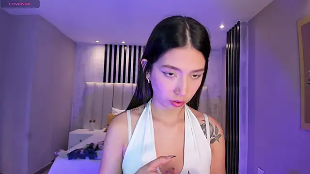 Snapshot of TaraLawrence chatting on 12/02/25, 02:50 TaraLawrence online show from 12/02/25, 02:50