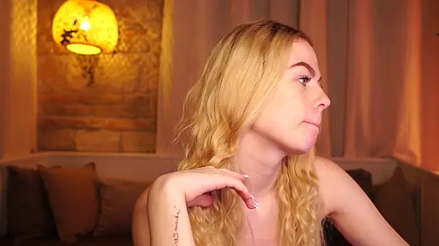 sn0w barbie online show from 11/18/25, 09:25