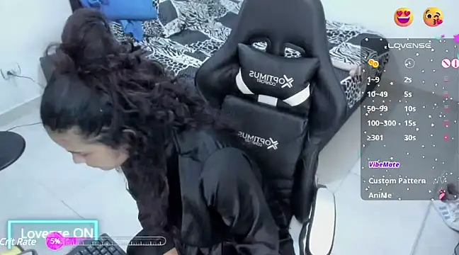 Snapshot of Moon_Sammy chatting on 03/07/25, 01:18 Moon Sammy online show from 03/07/25, 01:18