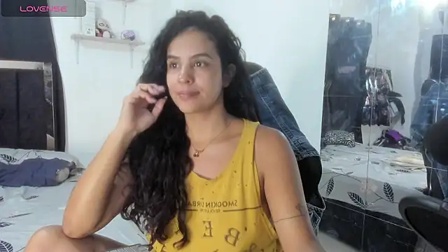 Snapshot of Moon_Sammy chatting on 11/10/25, 01:32 Moon Sammy online show from 11/10/25, 01:32