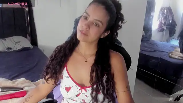 Snapshot of Moon_Sammy chatting on 11/17/25, 01:17 Moon Sammy online show from 11/17/25, 01:17