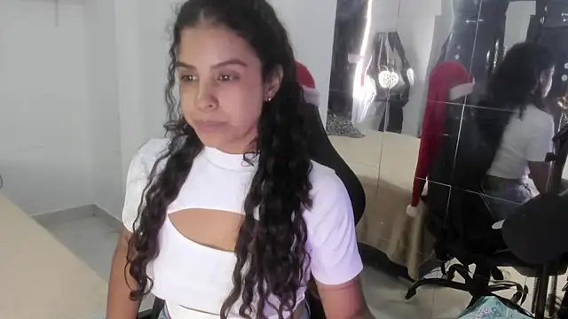 Snapshot of Moon_Sammy chatting on 12/01/25, 04:12 Moon Sammy online show from 12/01/25, 04:12