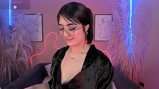 Megan mooree  online show from 12/29/24, 05:12