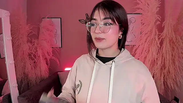 Megan mooree  online show from 01/11/25, 06:01