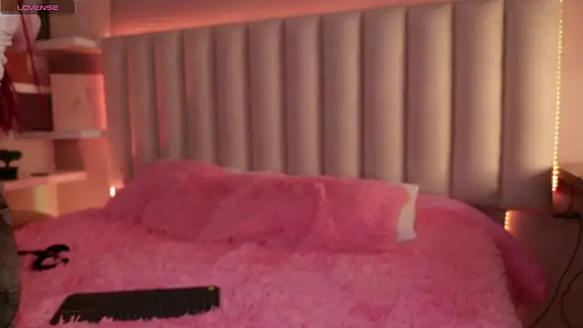 Megan mooree  online show from 09/13/25, 12:05