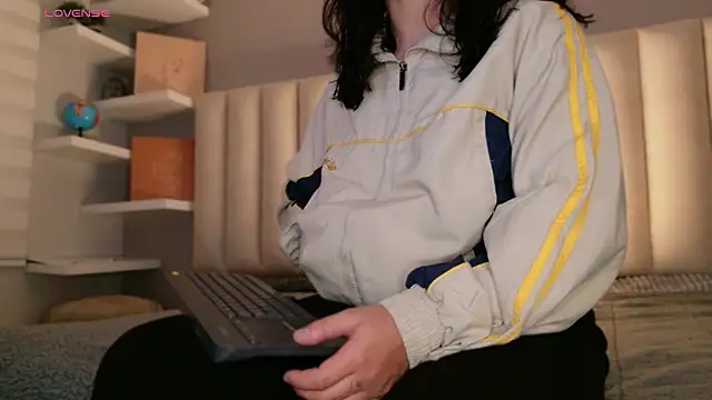 Megan mooree  online show from 04/28/26, 12:32