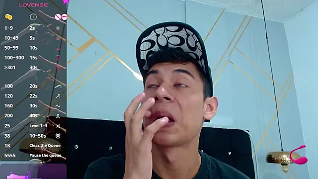 Oliver king sex online show from 03/03/25, 05:50