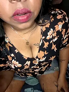 Snapshot of IndieSM chatting on 10/11/25, 09:13 IndieSM online show from 10/11/25, 09:13