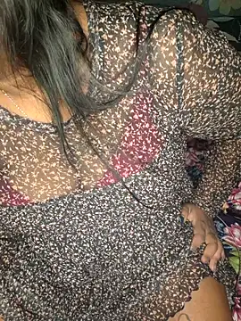 Snapshot of IndieSM chatting on 10/25/25, 08:47 IndieSM online show from 10/25/25, 08:47