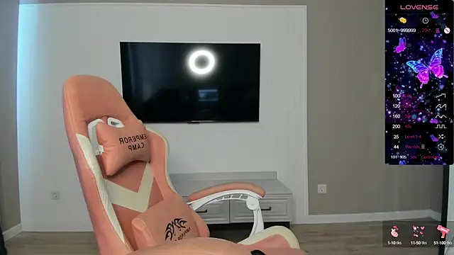 Snapshot of Holly_Molii chatting on 09/19/25, 02:24 Holly Molii online show from 09/19/25, 02:24