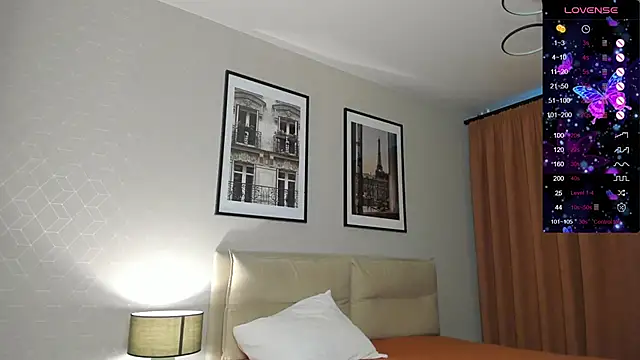 Snapshot of Holly_Molii chatting on 09/29/25, 01:22 Holly Molii online show from 09/29/25, 01:22