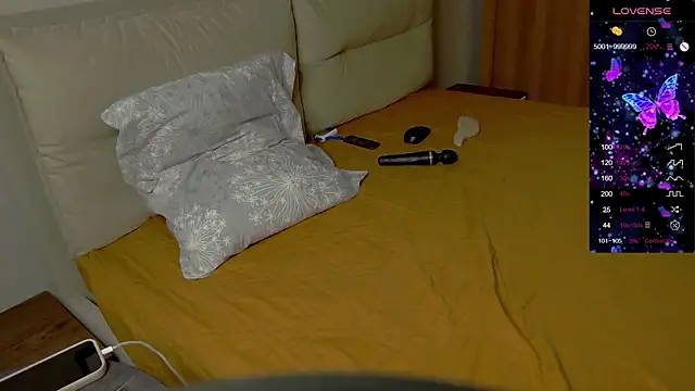 Holly Molii online show from 10/11/25, 02:11