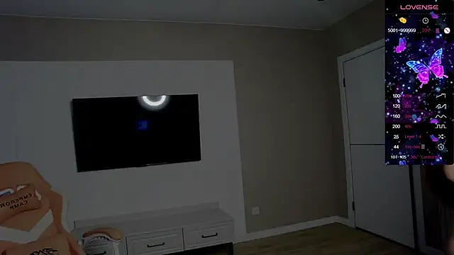 Snapshot of Holly_Molii chatting on 10/25/25, 02:30 Holly Molii online show from 10/25/25, 02:30