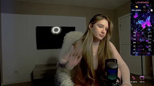 Snapshot of Holly_Molii chatting on 11/22/25, 07:18 Holly Molii online show from 11/22/25, 07:18