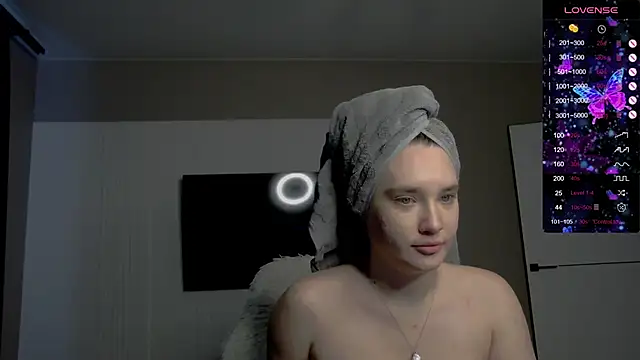 Snapshot of Holly_Molii chatting on 11/26/25, 06:14 Holly Molii online show from 11/26/25, 06:14