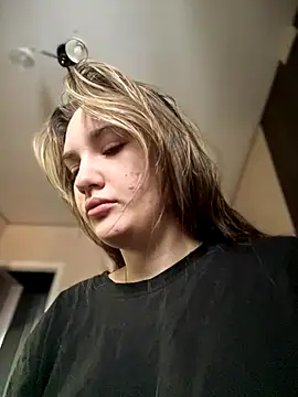 Snapshot of Holly_Molii chatting on 11/29/25, 07:11 Holly Molii online show from 11/29/25, 07:11