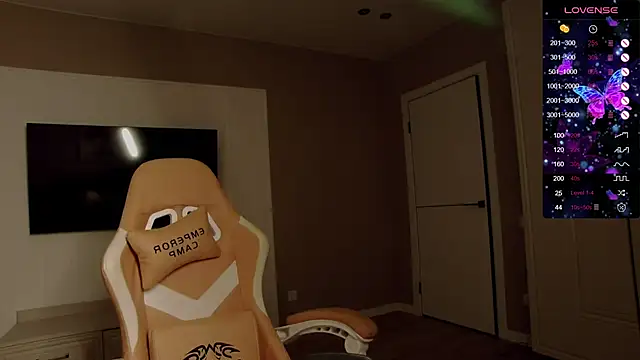 Snapshot of Holly_Molii chatting on 12/03/25, 02:08 Holly Molii online show from 12/03/25, 02:08