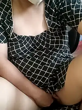 Snapshot of yourtamilcouple chatting on 02/04/25, 01:48 yourtamilcouple online show from 02/04/25, 01:48