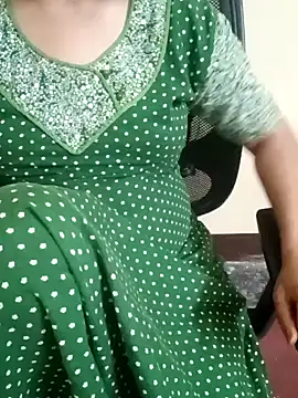 Snapshot of yourtamilcouple chatting on 02/05/25, 06:04 yourtamilcouple online show from 02/05/25, 06:04