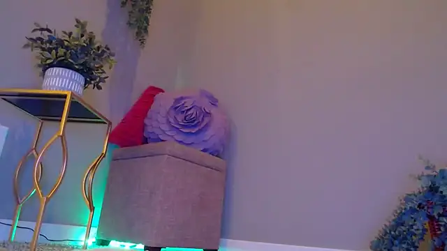 Snapshot of Naughty_pussy2cum chatting on 12/30/24, 10:21 Naughty pussy2cum online show from 12/30/24, 10:21