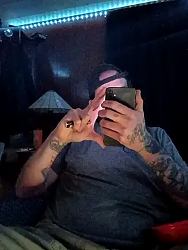 Snapshot of RobStrokes215 chatting on 12/18/25, 09:04 RobStrokes215 online show from 12/18/25, 09:04