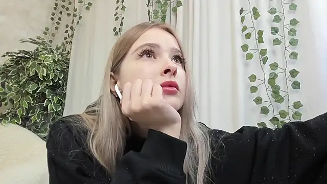 Snapshot of mell_milles chatting on 03/19/25, 06:24 mell milles online show from 03/19/25, 06:24