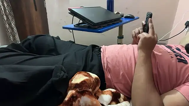 Snapshot of sexyboy09 chatting on 10/31/25, 05:25 sexyboy09 online show from 10/31/25, 05:25