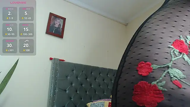 Snapshot of Emmy_flow chatting on 12/22/24, 01:34 Emmy flow online show from 12/22/24, 01:34