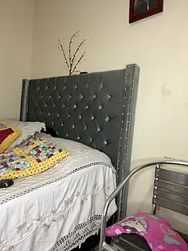 Snapshot of Emmy_flow chatting on 02/12/25, 02:35 Emmy flow online show from 02/12/25, 02:35